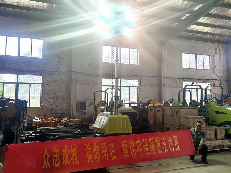 蔡徐坤為重慶捐贈(zèng)奔馬照明車等救災(zāi)物資，傳遞偶像正能量